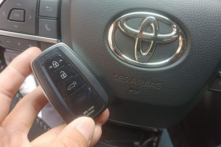 Used Toyota Highlander 2022 Dual-Engine 2.5L Four-Wheel Drive Prestige Version 7 Seats Vehicle Key
