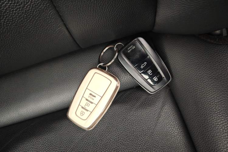 Used Toyota Highlander 2022 Dual-Engine 2.5L Four-Wheel Drive Prestige Version 7 Seats Vehicle Key