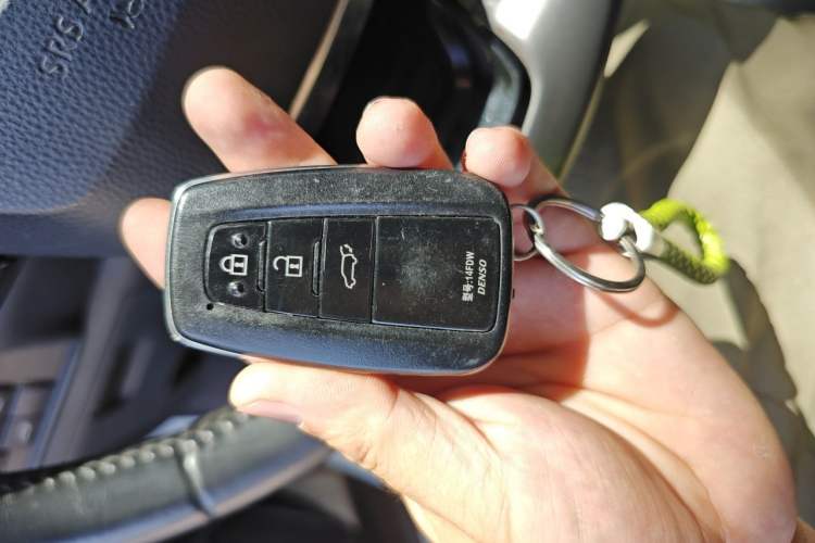 Used Toyota Highlander 2022 Dual-Engine 2.5L Four-Wheel Drive Prestige Version 7 Seats Vehicle Key