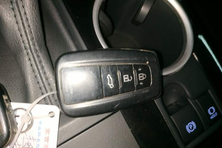 Used Toyota Highlander 2022 Dual-Engine 2.5L Four-Wheel Drive Prestige Version 7 Seats Vehicle Key