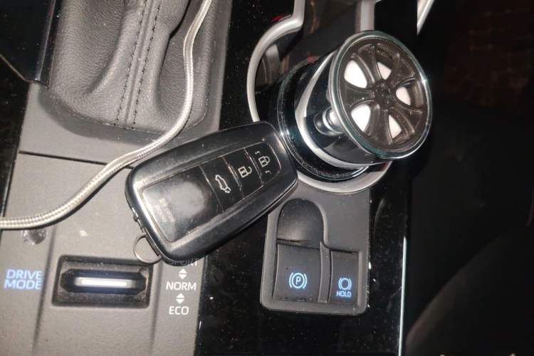 Used Toyota Highlander 2022 Dual-Engine 2.5L Four-Wheel Drive Prestige Version 7 Seats Vehicle Key