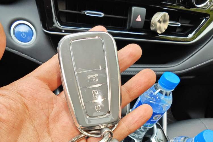 Used Toyota Highlander 2022 Dual-Engine 2.5L Four-Wheel Drive Prestige Version 7 Seats Vehicle Key