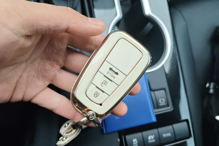 Used Toyota Highlander 2022 Dual-Engine 2.5L Four-Wheel Drive Prestige Version 7 Seats Vehicle Key