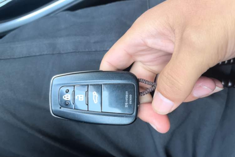 Used Toyota Highlander 2022 Dual-Engine 2.5L Four-Wheel Drive Prestige Version 7 Seats Vehicle Key