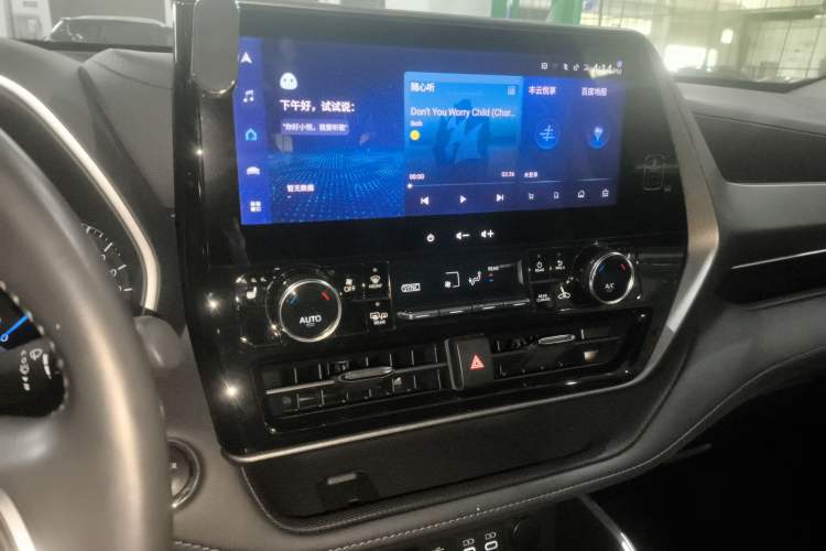 Used Toyota Highlander 2023 2.5L Smart Electric Hybrid Dual-Drive Prestige Version 7 Seats Audio And AC Panel