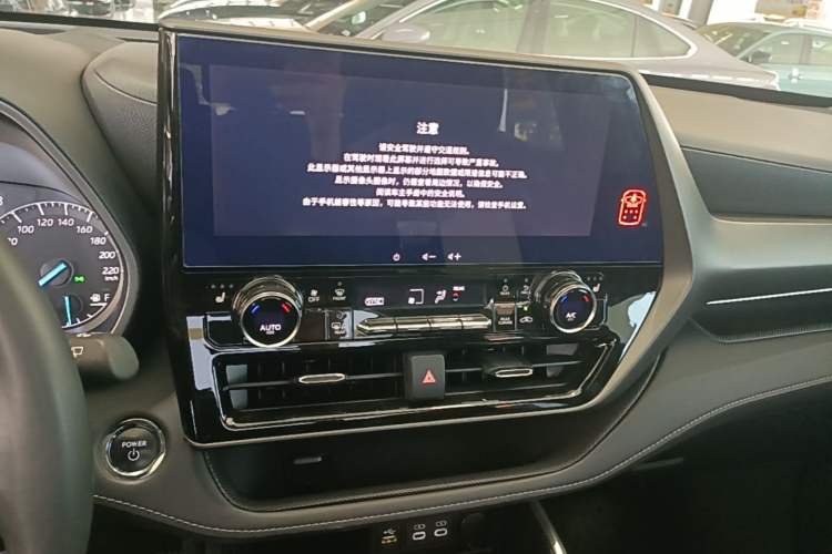 Used Toyota Highlander 2023 2.5L Smart Electric Hybrid Dual-Engine Four-Wheel Drive Prestige Version – 7 Seats Audio And AC Panel