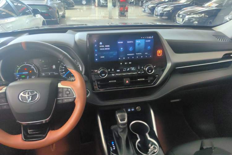 Used Toyota Highlander 2023 2.5L Smart Electric Hybrid Dual-Engine Four-Wheel Drive Prestige Version – 7 Seats Audio And AC Panel