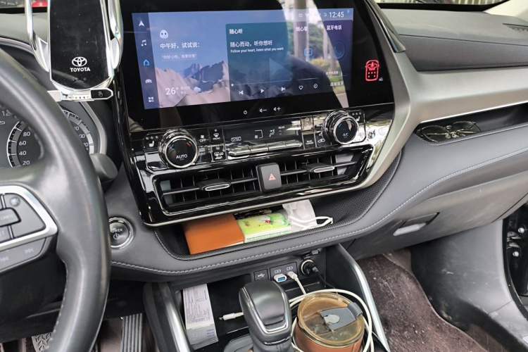 Used Toyota Highlander 2023 2.5L Smart Electric Hybrid Dual-Engine Four-Wheel Drive Prestige Version – 7 Seats Audio And AC Panel