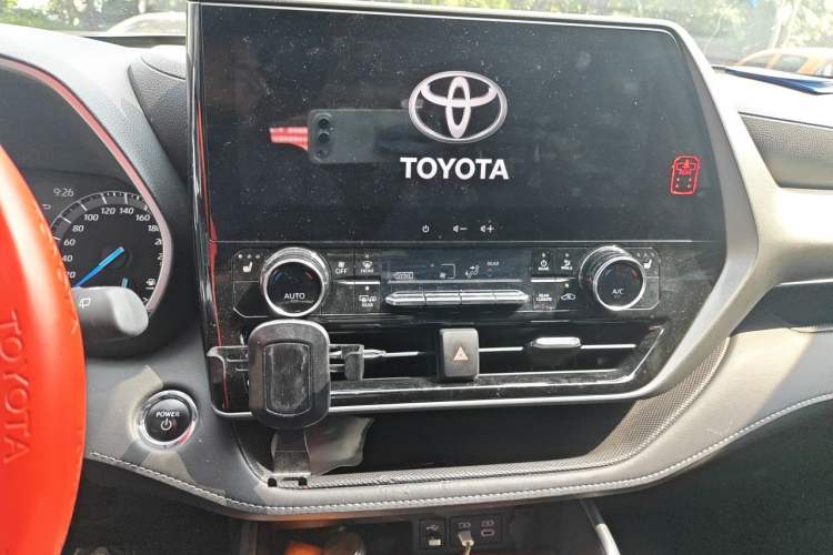 Used Toyota Highlander 2023 2.5L Smart Electric Hybrid Dual-Engine Four-Wheel Drive Prestige Version – 7 Seats Audio And AC Panel