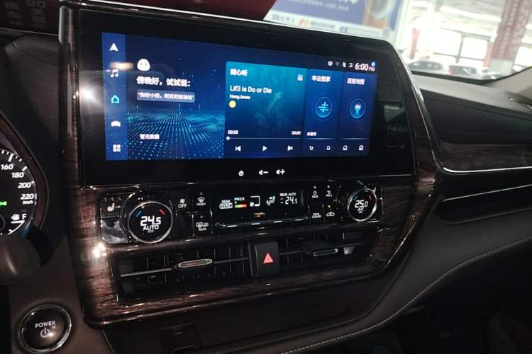 Used Toyota Highlander 2023 2.5L Smart Electric Hybrid Dual-Engine 4x4 Knight Edition 7 Seats Audio And AC Panel