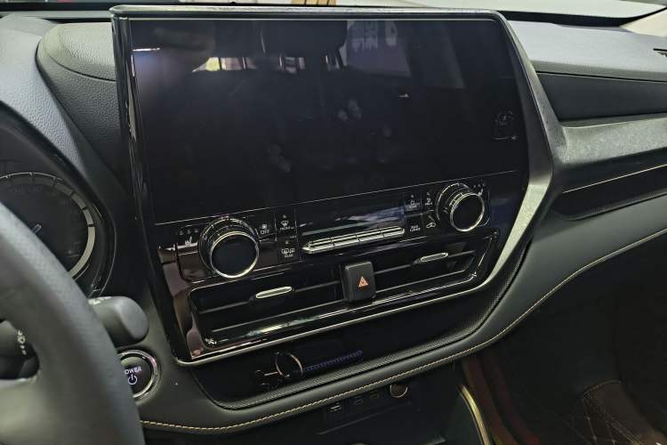 Used Toyota Highlander 2023 2.5L Smart Electric Hybrid Dual-Engine 4x4 Knight Edition 7 Seats Audio And AC Panel
