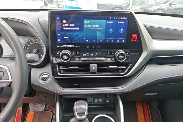 Used Toyota Highlander 2023 2.5L Smart Electric Hybrid Dual-Drive Prestige Version 7 Seats Audio And AC Panel
