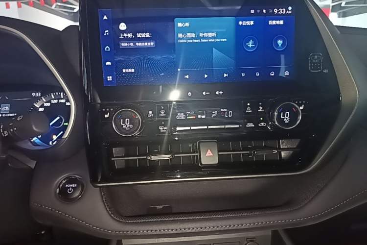 Used Toyota Highlander 2023 2.5L Smart Electric Hybrid Dual-Engine Four-Wheel Drive Prestige Version – 7 Seats Audio And AC Panel