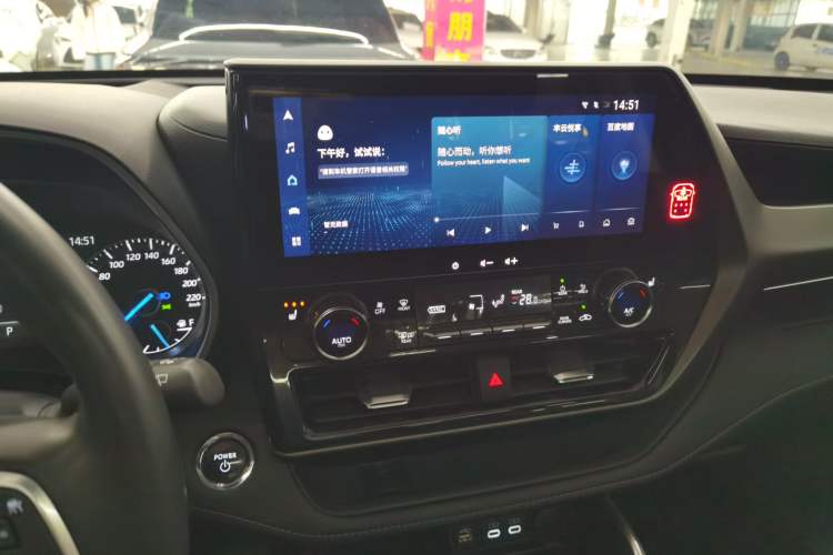 Used Toyota Highlander 2023 2.5L Smart Electric Hybrid Dual-Engine Four-Wheel Drive Prestige Version – 7 Seats Audio And AC Panel