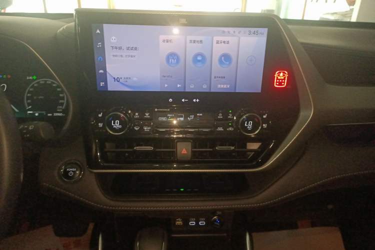 Used Toyota Highlander 2023 2.5L Smart Electric Hybrid Dual-Motor All-Wheel-Drive Supreme Edition – 7 Seats Audio And AC Panel