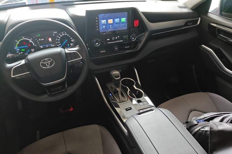 Used Toyota Highlander 2023 2.5L Smart Electric Hybrid Dual-Drive Elite Version 7 Seats Audio And AC Panel