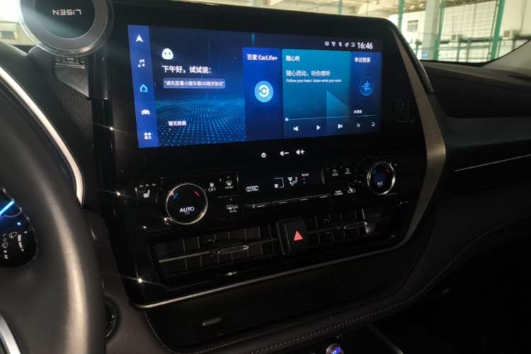 Used Toyota Highlander 2023 2.5L Smart Electric Hybrid Dual-Engine Four-Wheel Drive Prestige Version – 7 Seats Audio And AC Panel