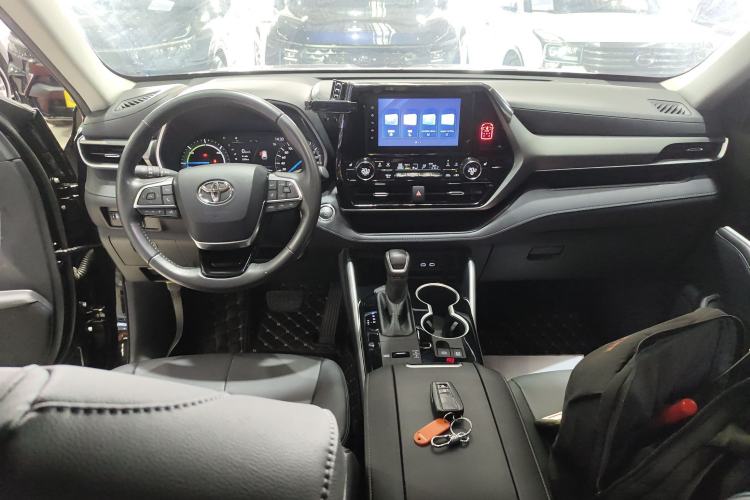 Used Toyota Highlander 2023 2.5L Smart Electric Hybrid Dual-Motor All-Wheel-Drive Luxury 7-Seater Center Console