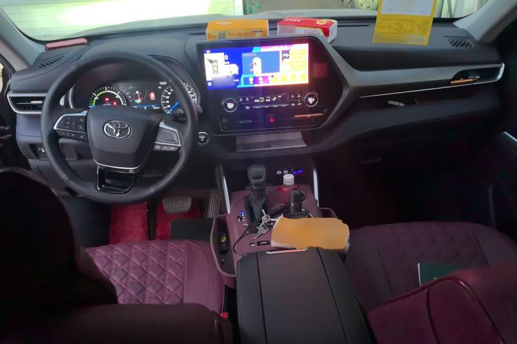Used Toyota Highlander 2023 2.5L Smart Electric Hybrid Dual-Engine Two-Wheel Drive Elite Version 7-Seater PLUS Edition Center Console