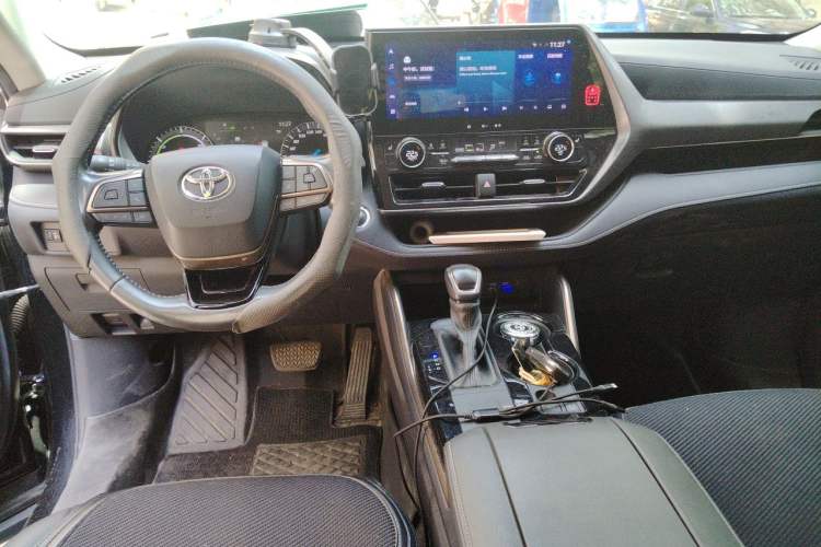 Used Toyota Highlander 2023 2.5L Smart Electric Hybrid Dual-Engine 4x4 Knight Edition 7 Seats Center Console