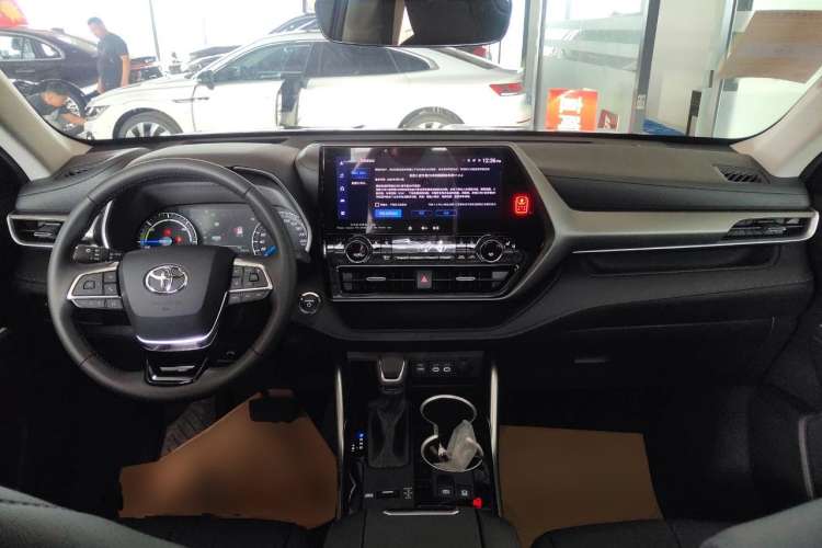 Used Toyota Highlander 2023 2.5L Smart Electric Hybrid Dual-Drive Prestige Version 7 Seats Center Console