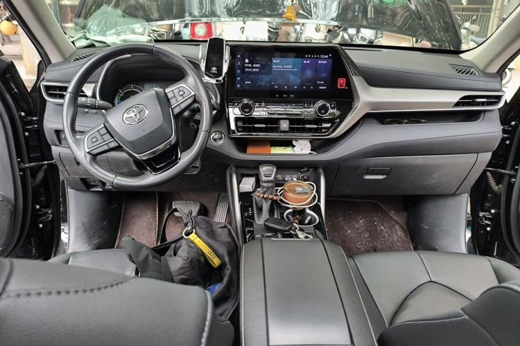 Used Toyota Highlander 2023 2.5L Smart Electric Hybrid Dual-Engine Four-Wheel Drive Prestige Version – 7 Seats Center Console