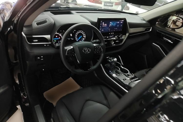 Used Toyota Highlander 2023 2.5L Smart Electric Hybrid Dual-Engine Four-Wheel Drive Prestige Version – 7 Seats Center Console
