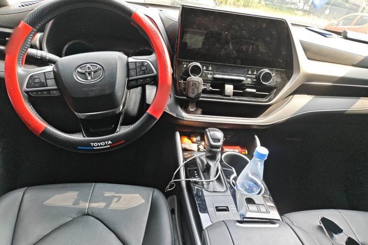 Used Toyota Highlander 2023 2.5L Smart Electric Hybrid Dual-Engine Four-Wheel Drive Prestige Version – 7 Seats Center Console