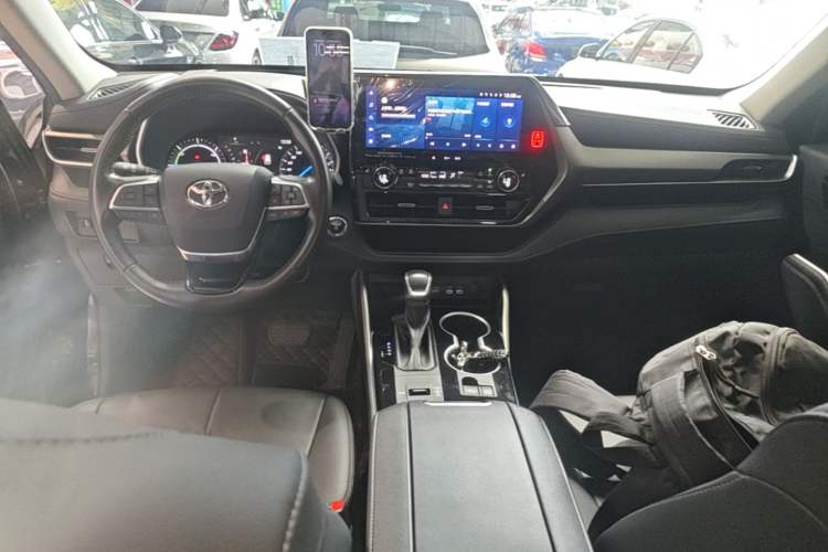 Used Toyota Highlander 2023 2.5L Smart Electric Hybrid Dual-Engine Four-Wheel Drive Prestige Version – 7 Seats Center Console