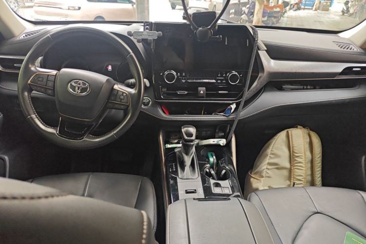 Used Toyota Highlander 2023 2.5L Smart Electric Hybrid Dual-Engine 4x4 Knight Edition 7 Seats Center Console