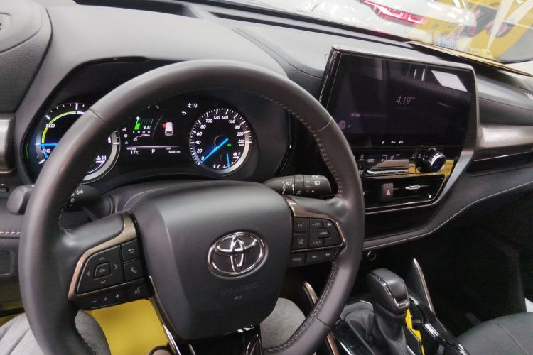 Used Toyota Highlander 2023 2.5L Smart Electric Hybrid Dual-Engine 4x4 Knight Edition 7 Seats Center Console