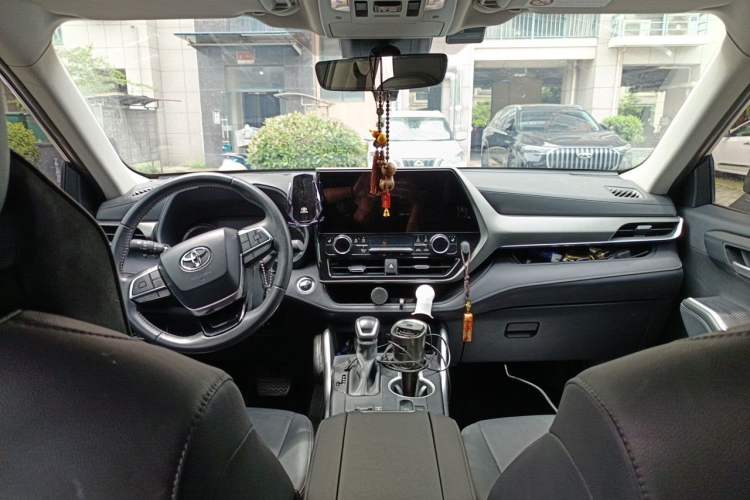 Used Toyota Highlander 2023 2.5L Smart Electric Hybrid Dual-Engine Four-Wheel Drive Prestige Version – 7 Seats Center Console