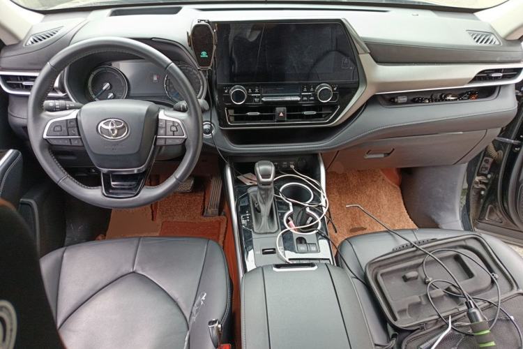 Used Toyota Highlander 2023 2.5L Smart Electric Hybrid Dual-Engine Four-Wheel Drive Prestige Version – 7 Seats Center Console