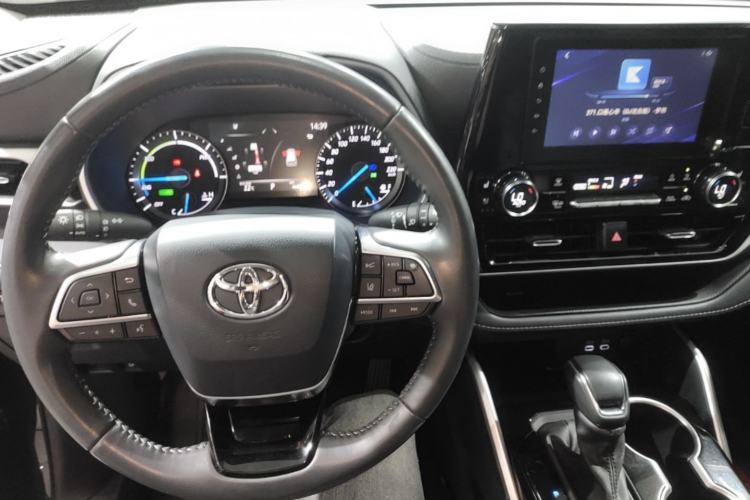 Used Toyota Highlander 2023 2.5L Smart Electric Hybrid Dual-Motor All-Wheel-Drive Luxury 7-Seater Center Console