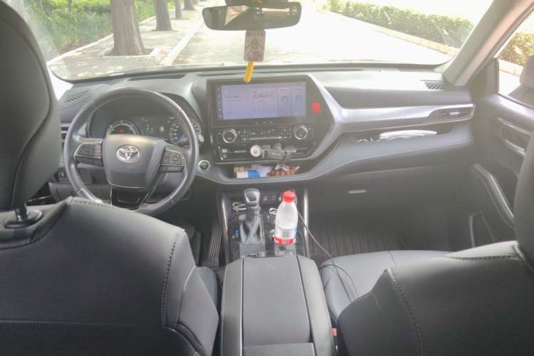 Used Toyota Highlander 2023 2.5L Smart Electric Hybrid Dual-Engine 4x4 Knight Edition 7 Seats Center Console