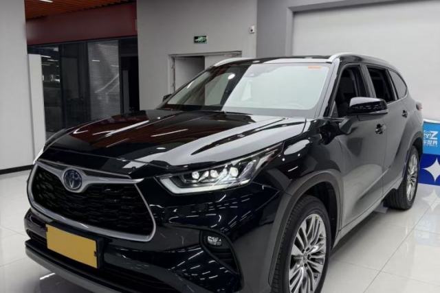 Ojetý Toyota Highlander 2023 2.5L Smart Electric Hybrid Dual-Engine Four-Wheel Drive Prestige Version – 7 Seats