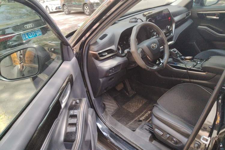 Used Toyota Highlander 2023 2.5L Smart Electric Hybrid Dual-Engine 4x4 Knight Edition 7 Seats Driver Seat