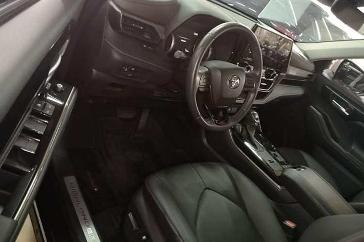Used Toyota Highlander 2023 2.5L Smart Electric Hybrid Dual-Engine 4x4 Knight Edition 7 Seats Driver Seat