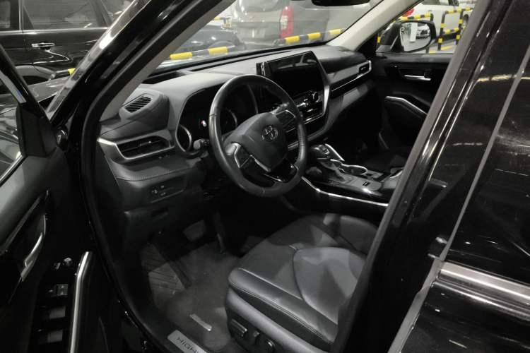 Used Toyota Highlander 2023 2.5L Smart Electric Hybrid Dual-Drive Prestige Version 7 Seats Driver Seat