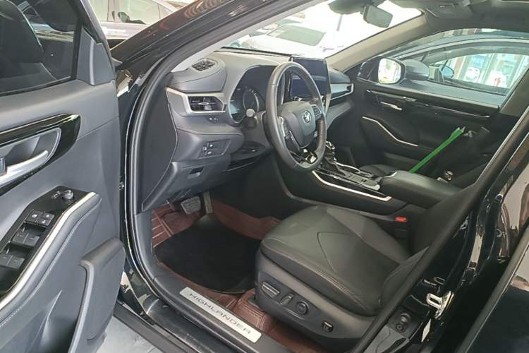 Used Toyota Highlander 2023 2.5L Smart Electric Hybrid Dual-Engine Four-Wheel Drive Prestige Version – 7 Seats Driver Seat