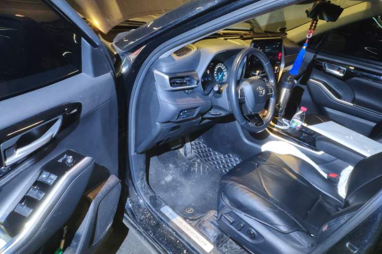 Used Toyota Highlander 2023 2.5L Smart Electric Hybrid Dual-Engine 4x4 Knight Edition 7 Seats Driver Seat