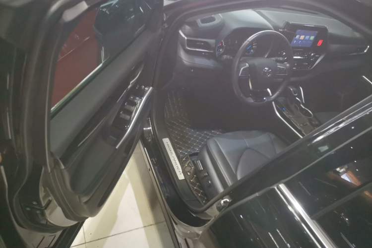 Used Toyota Highlander 2023 2.5L Smart Electric Hybrid Dual-Motor All-Wheel-Drive Luxury 7-Seater Driver Seat
