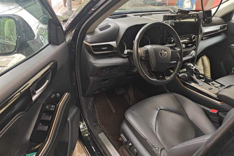 Used Toyota Highlander 2023 2.5L Smart Electric Hybrid Dual-Engine 4x4 Knight Edition 7 Seats Driver Seat