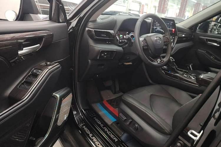 Used Toyota Highlander 2023 2.5L Smart Electric Hybrid Dual-Engine 4x4 Knight Edition 7 Seats Driver Seat