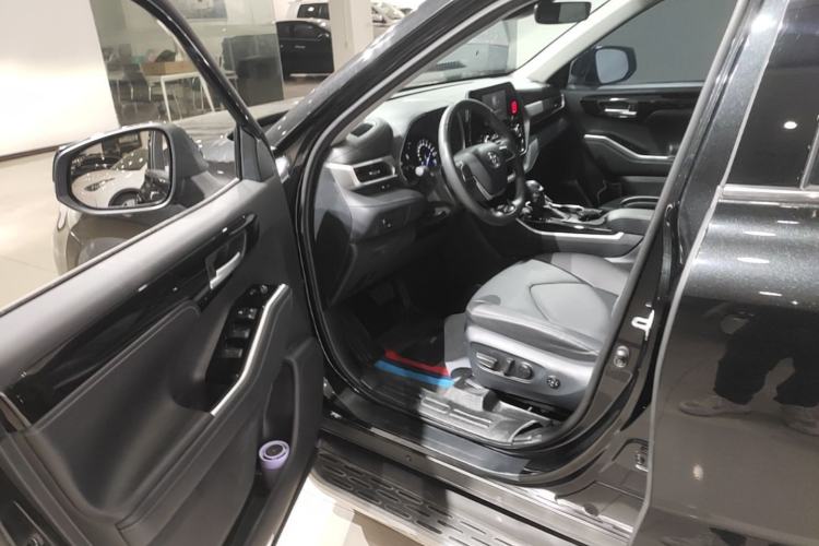 Used Toyota Highlander 2023 2.5L Smart Electric Hybrid Dual-Motor All-Wheel-Drive Luxury 7-Seater Driver Seat