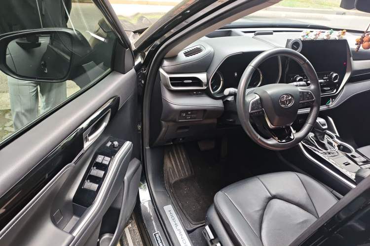 Used Toyota Highlander 2023 2.5L Smart Electric Hybrid Dual-Engine Four-Wheel Drive Prestige Version – 7 Seats Driver Seat