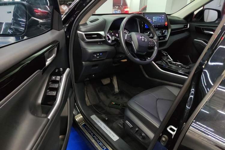 Used Toyota Highlander 2023 2.5L Smart Electric Hybrid Dual-Engine Four-Wheel Drive Prestige Version – 7 Seats Driver Seat
