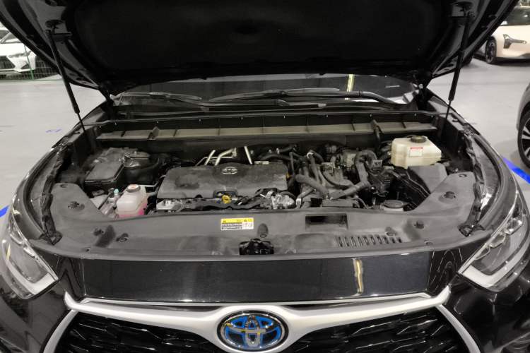 Used Toyota Highlander 2023 2.5L Smart Electric Hybrid Dual-Drive Prestige Version 7 Seats Engine Bay