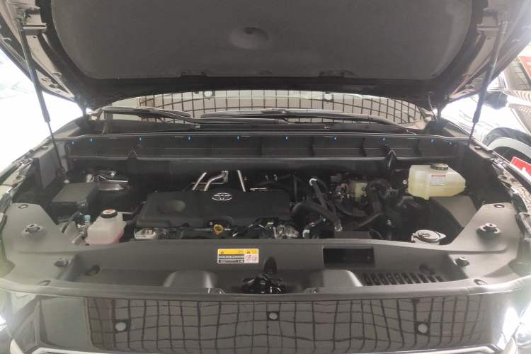 Used Toyota Highlander 2023 2.5L Smart Electric Hybrid Dual-Drive Prestige Version 7 Seats Engine Bay
