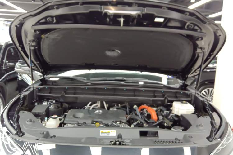 Used Toyota Highlander 2023 2.5L Smart Electric Hybrid Dual-Engine Four-Wheel Drive Prestige Version – 7 Seats Engine Bay